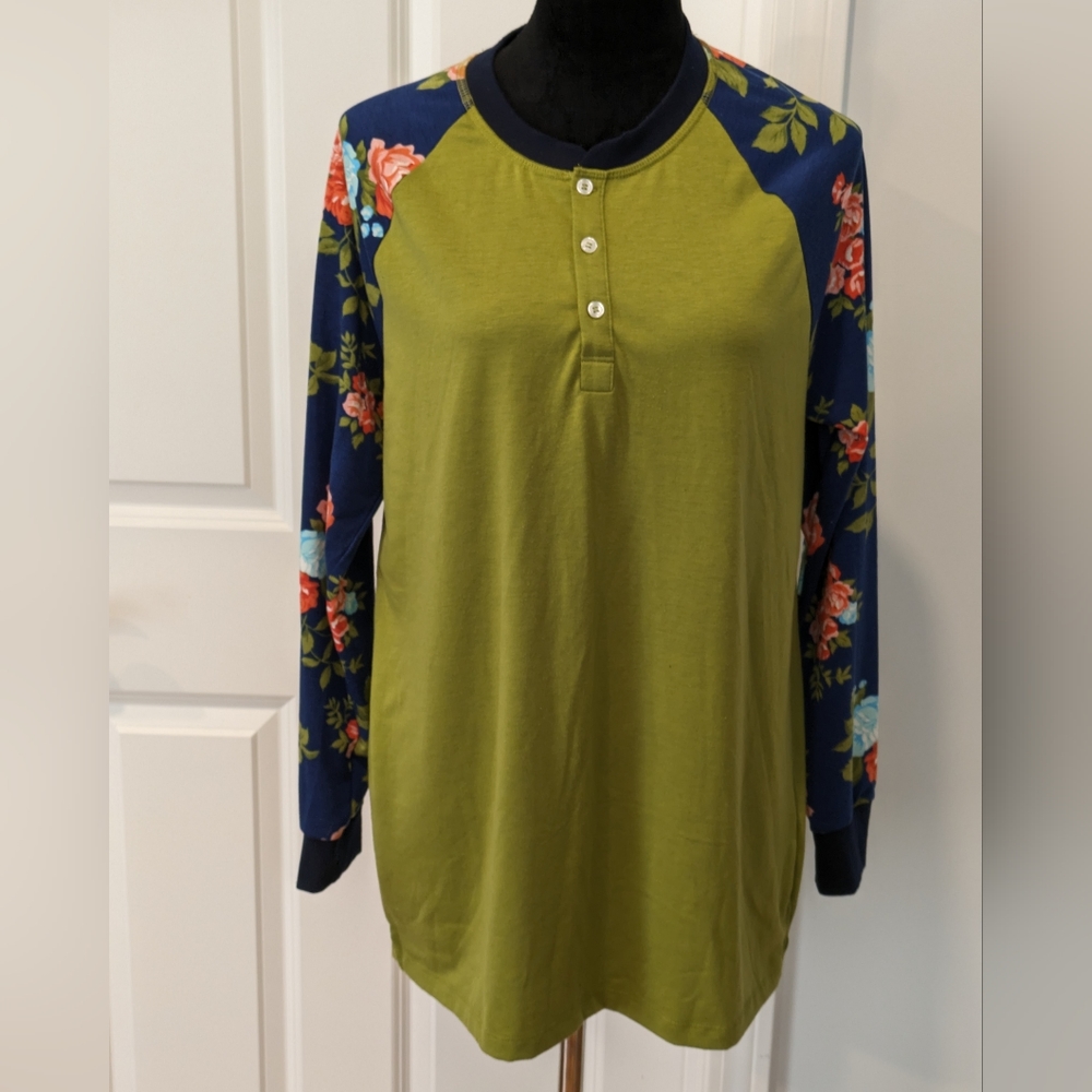 LuLaRoe Women's Top Size Small 95% Polyester 5% Spandex